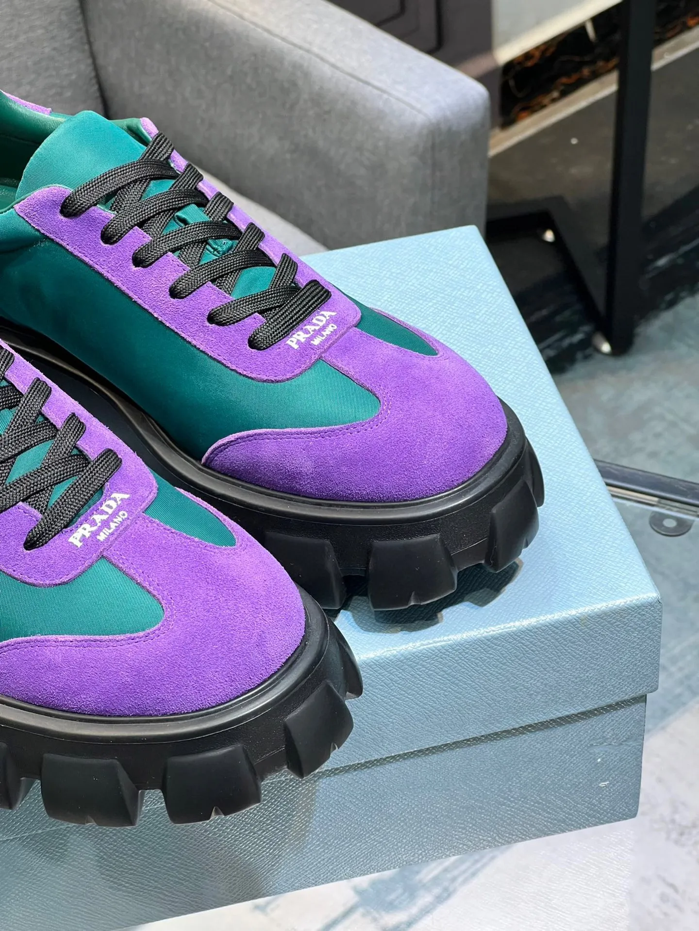 Men's shoes 💰540 Prada Latest 2025ss spring and summer catwalk series Thick-soled platform platform Casual sports shoes Couple style ☑️ Bold contrasting bright colors and fashionable combination Casual sports style design with exquisite details Classic personalized gear thick sole Increased comfort and unique modern trend style 🚩 Fabric: Cowhide ➕ Cloth Lining: Sheepskin Outsole: Original molded ultra-light foam material Sole thickness: 4.5CM Size: 35-45 (Female 40, Male 45, customized, non-returnable)
